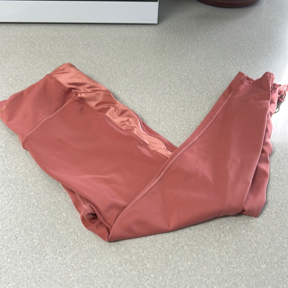 Women’s Victoria’s Secret extra-large workout leggings NWOT